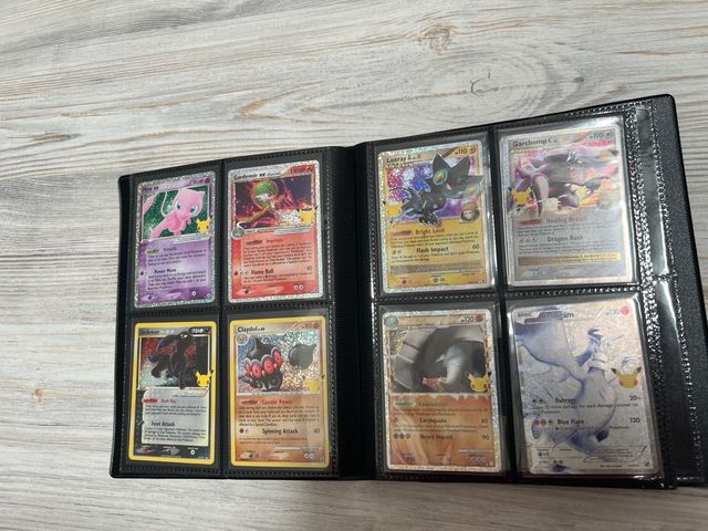 Collezione completa Pokémon Celebrations in inglese