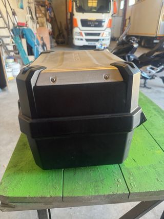 Cofre Honda XADV 750 con anclaje