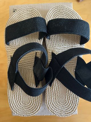 Sandalias elásticas de cuña alta