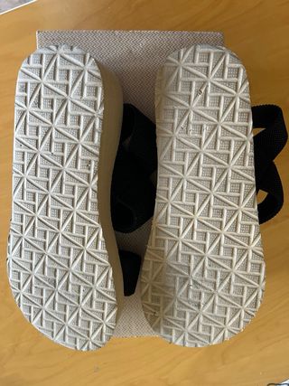 Sandalias elásticas de cuña alta