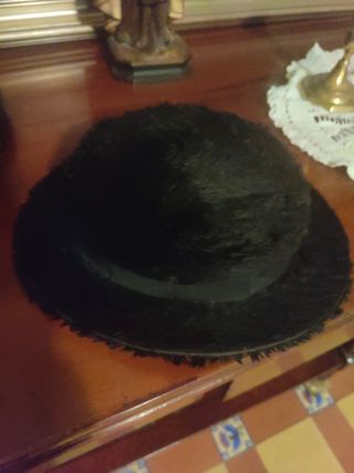 Sombrero bombín sacerdote pelo negro