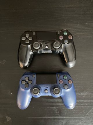 PS4 Negra 1TB + 2 Juegos + 2 Mandos