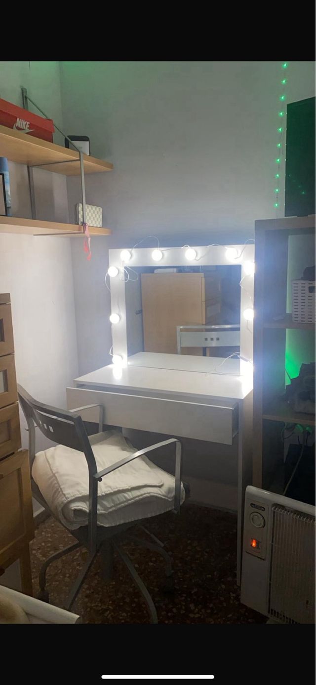 Tocador blanco de madera