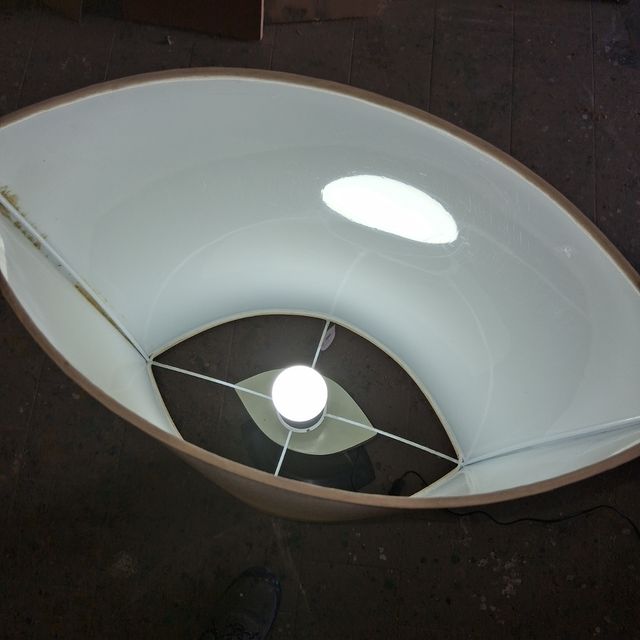 Lampada clessidra design beige e nero