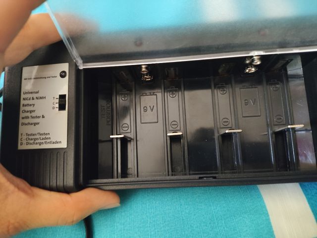 Cargador Pilas NiCd/NiMH Universal