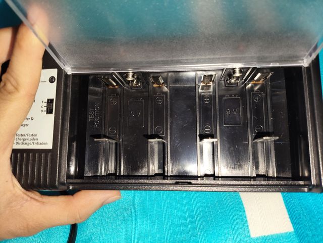 Cargador Pilas NiCd/NiMH Universal