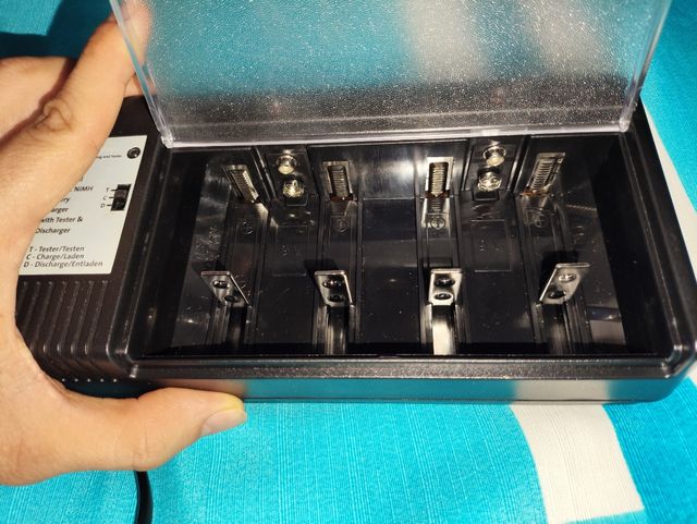 Cargador Pilas NiCd/NiMH Universal