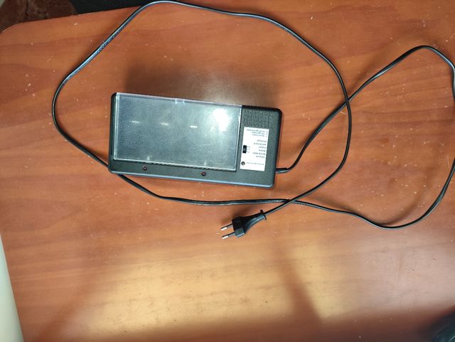 Cargador Pilas NiCd/NiMH Universal