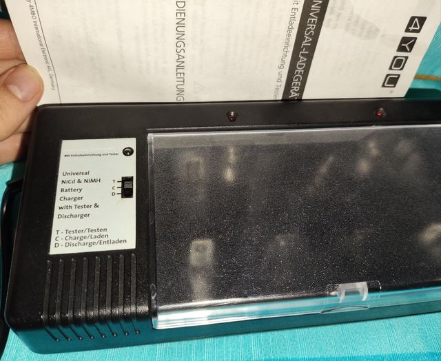 Cargador Pilas NiCd/NiMH Universal