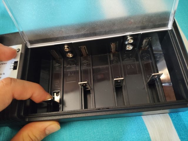 Cargador Pilas NiCd/NiMH Universal