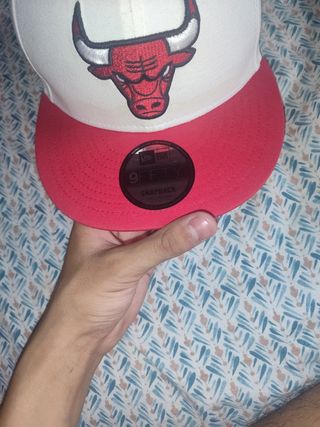 Gorra New Era Chicago Bulls Blanca y Roja