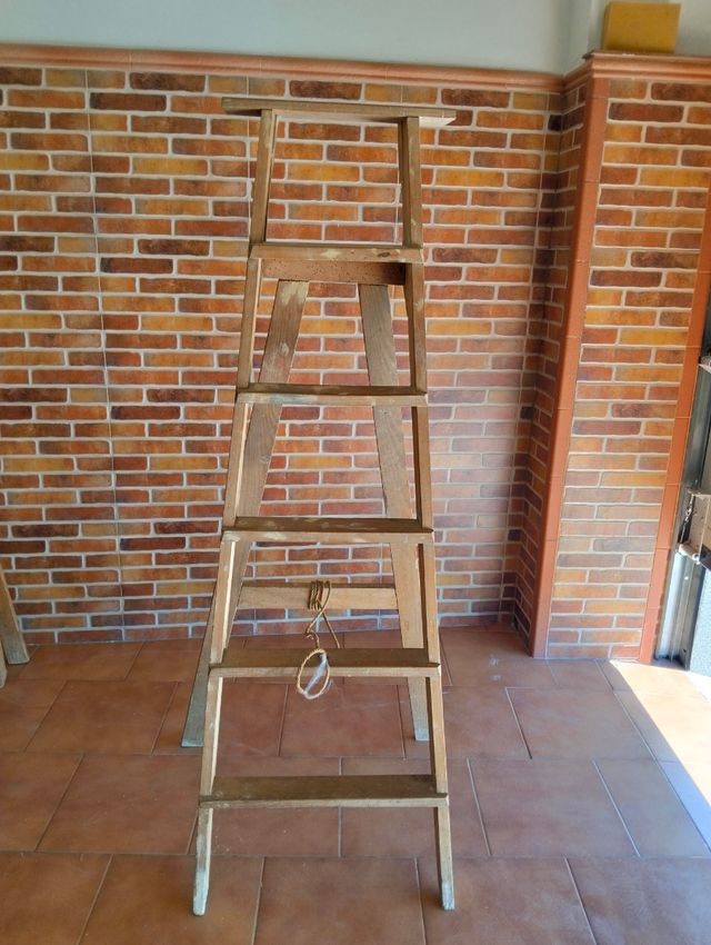 Escalera de madera para decoración