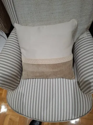 2 Cojines Hechos a Mano Beige y crema