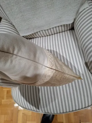 2 Cojines Hechos a Mano Beige y crema