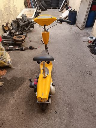 Patinete gasolina Amarillo scooter 