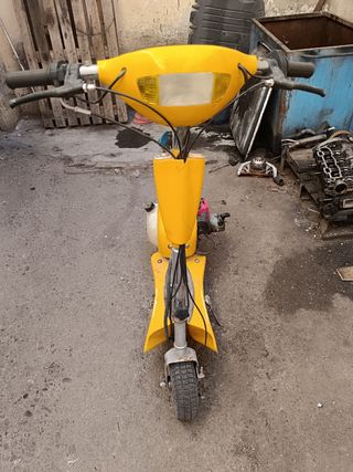 Patinete gasolina Amarillo scooter 
