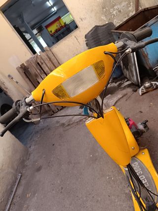 Patinete gasolina Amarillo scooter 