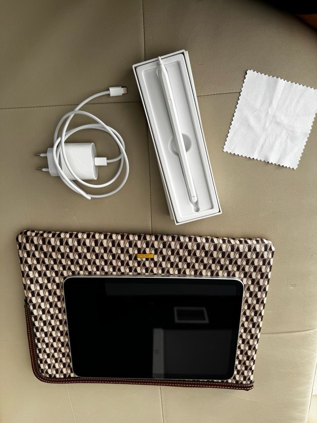 iPad 10ª Gen Plata + Accesorios