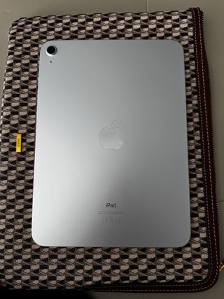 iPad 10ª Gen Plata + Accesorios