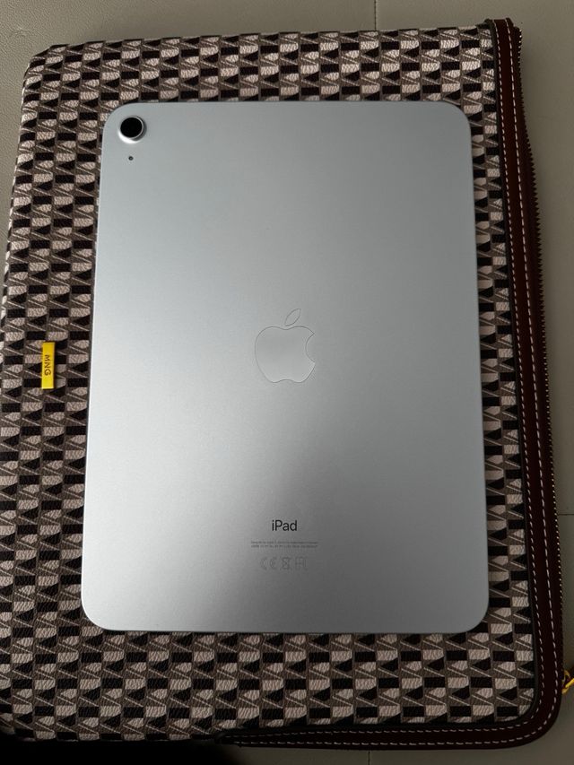 iPad 10ª Gen Plata + Accesorios
