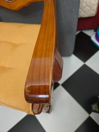 Sillón de madera rústico