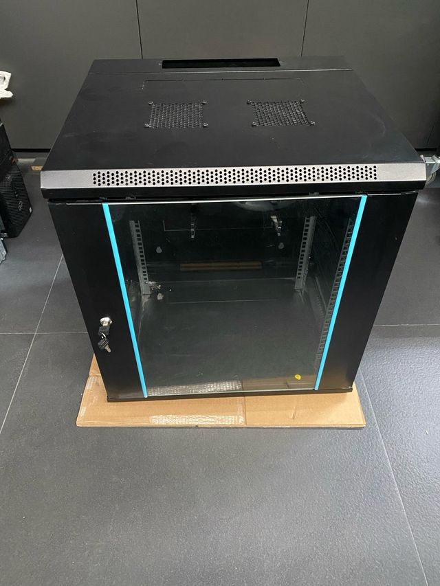 Rack Mural 12U Pivotante Negro