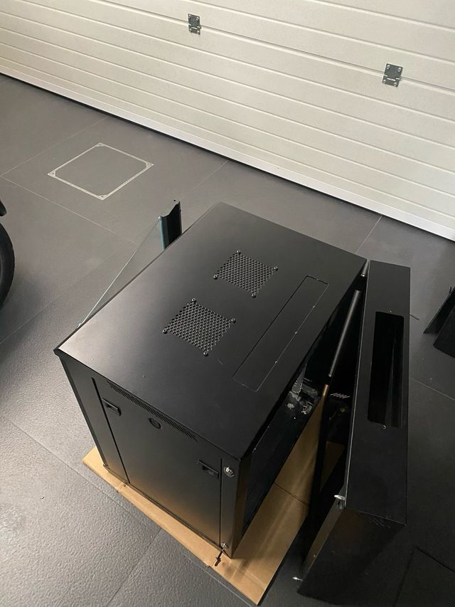 Rack Mural 12U Pivotante Negro