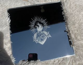 Specchio con incisione