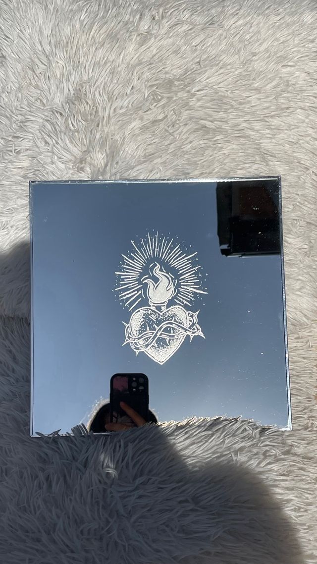 Specchio con incisione