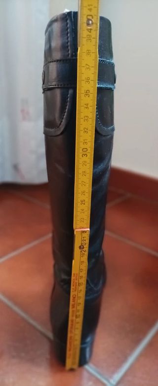 Stivali alti neri con cerniera