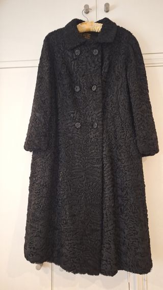 Abrigo de astracán negro