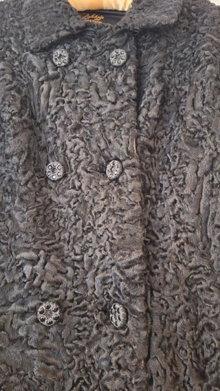 Abrigo de astracán negro