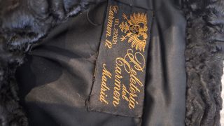 Abrigo de astracán negro