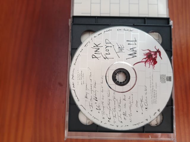 DVD Película El Muro sin abrir  Cds del Muro doble