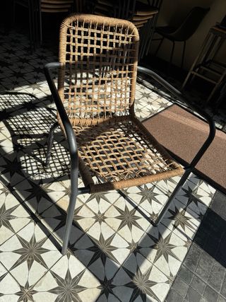 Sillas de terraza de mimbre y metal