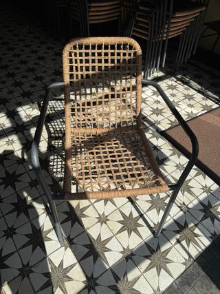 Sillas de terraza de mimbre y metal