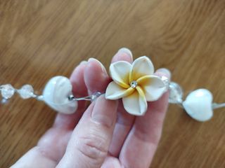 Collana lunga artigianale con cuori e fiori