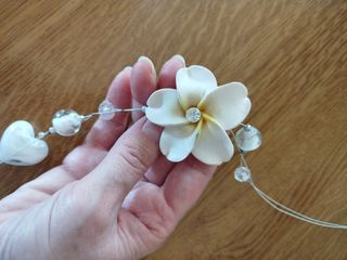 Collana lunga artigianale con cuori e fiori