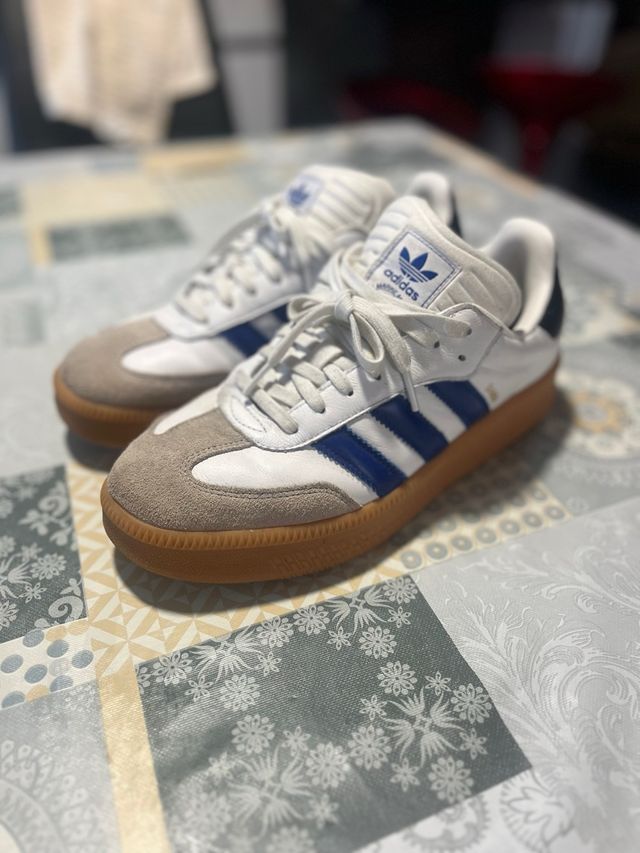 Sneakers Adidas Samba bianche e blu