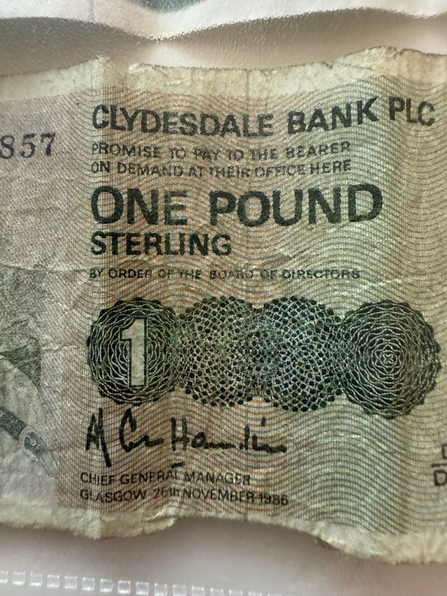 Billetes de Escocia: 1 Libra Esterlina y monedas