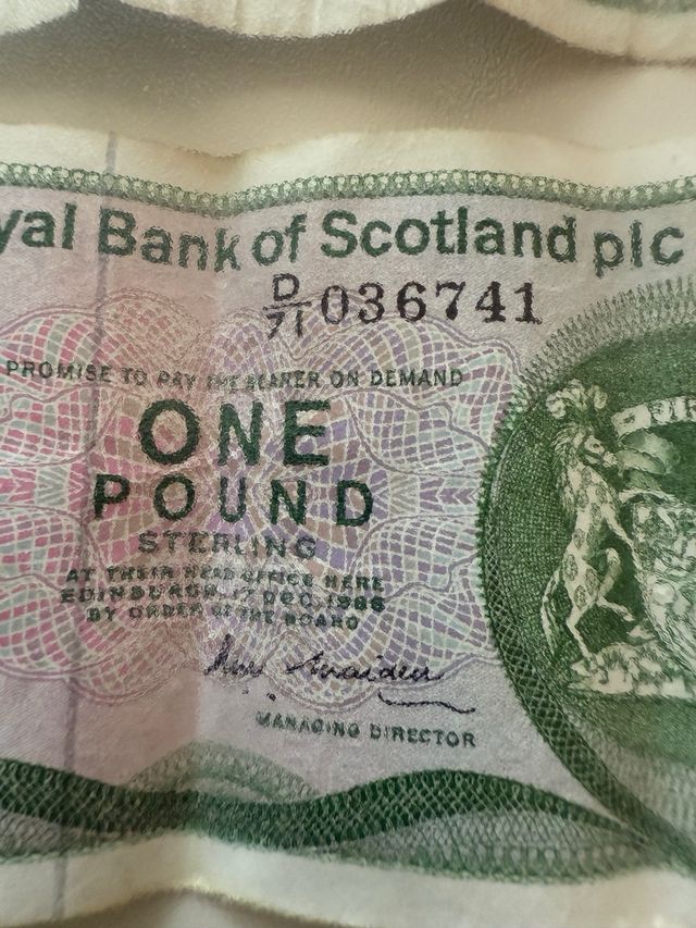 Billetes de Escocia: 1 Libra Esterlina y monedas