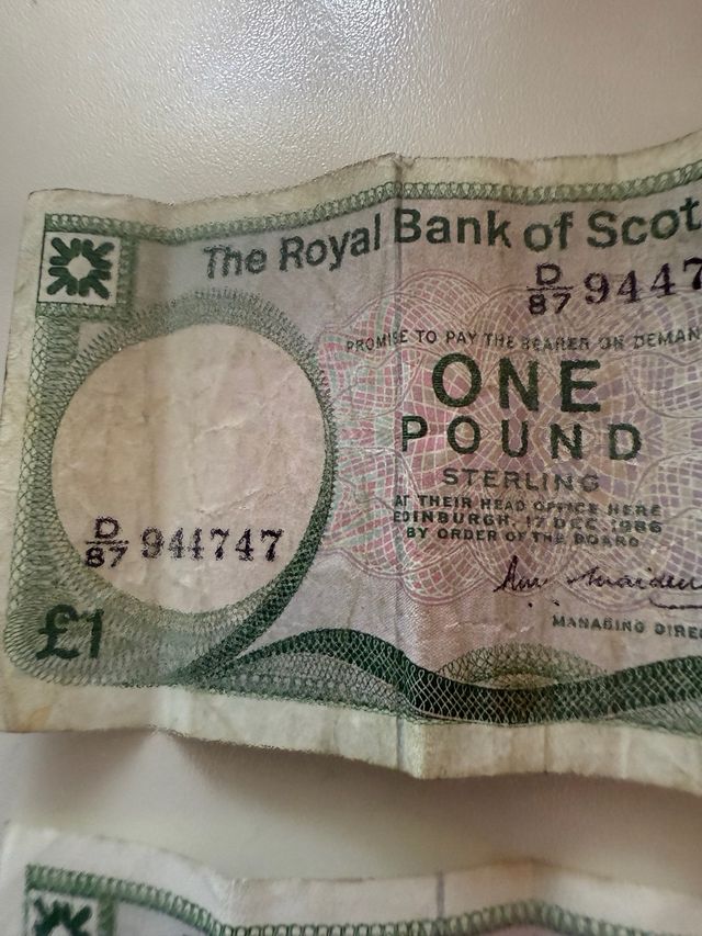 Billetes de Escocia: 1 Libra Esterlina y monedas