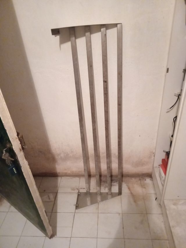 Estantería metálica de 4 niveles