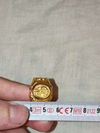 Anillo dorado de símbolo de dollar con brillantes 