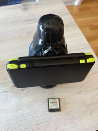 Nintendo New 2DS XL Negra y Verde 