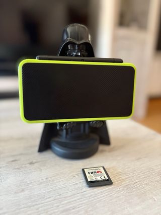 Nintendo New 2DS XL Negra y Verde 