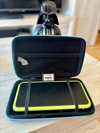 Nintendo New 2DS XL Negra y Verde 