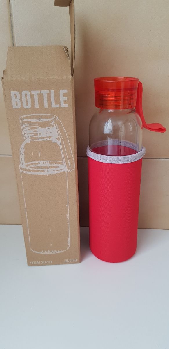 Botella de agua 500ml con funda roja