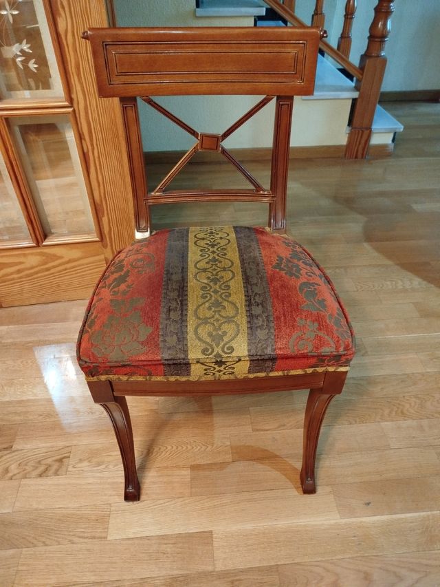 Mesa de comedor de madera
