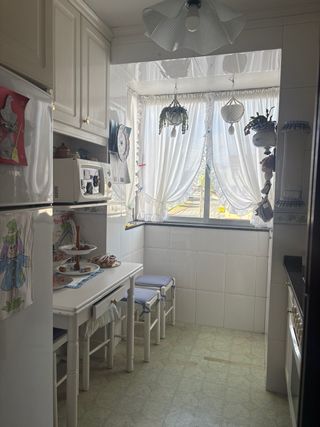 Piso en venta de 3 hab, cocina, comedor y baño